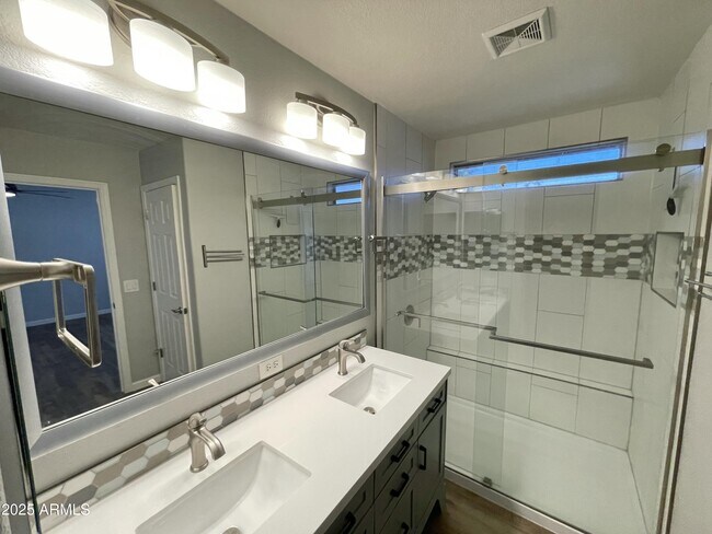 Building Photo - 2640 E Indian Wells Pl