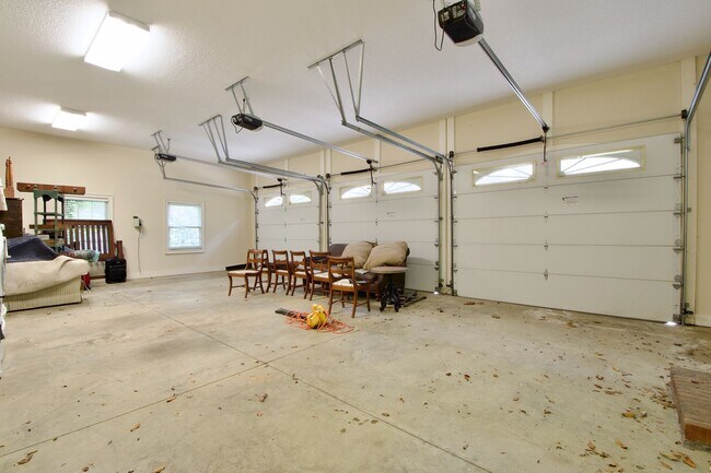 Building Photo - Executive Golf Course Rental in Moores Mil...