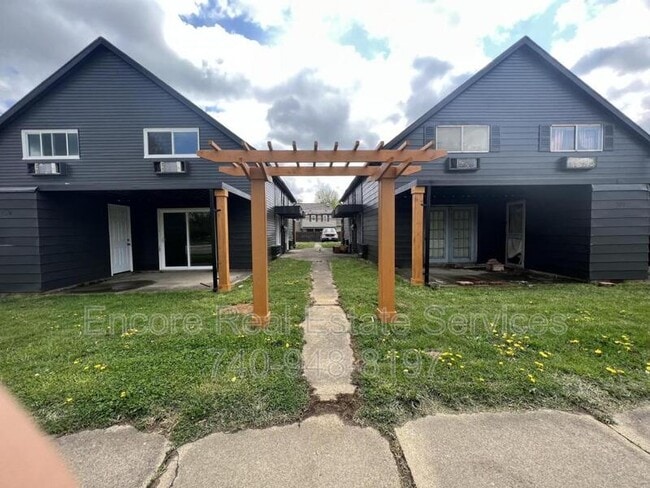 Primary Photo - 390 N Cedar St