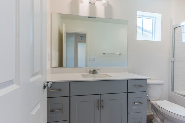 Building Photo - 27638 Sawtooth Ln