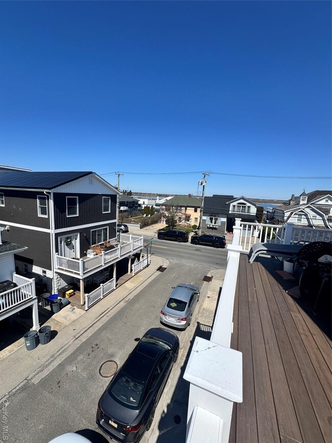 Building Photo - 102 Florida St