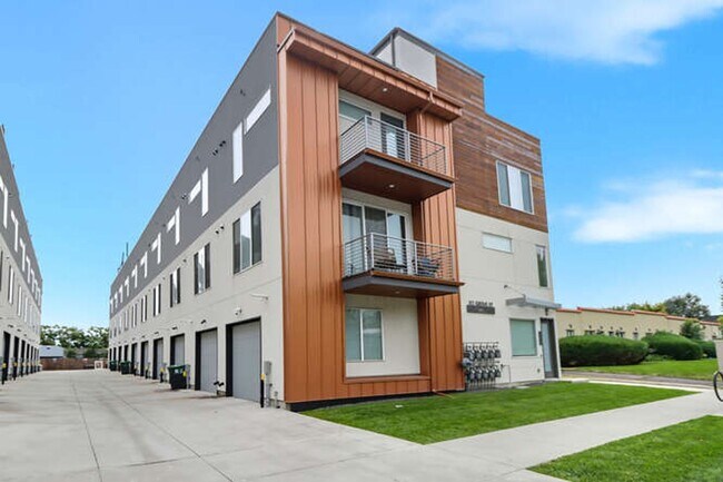 Building Photo - Charming City Living Near Downtown Denver ...