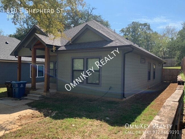 Primary Photo - 610 E Shepherd St
