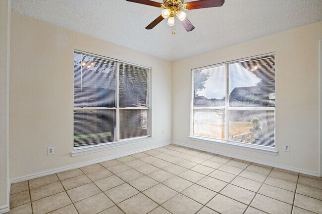 Building Photo - 2230 Cedarwood Dr