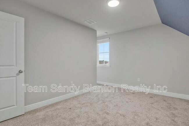 Building Photo - 5402 Parkside Dr