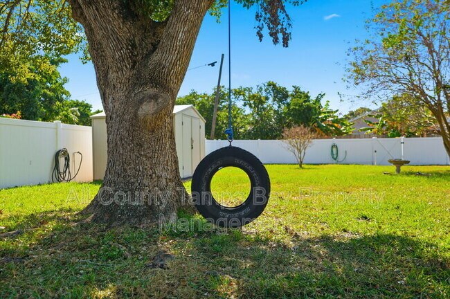 Building Photo - 1106 W Peninsular St