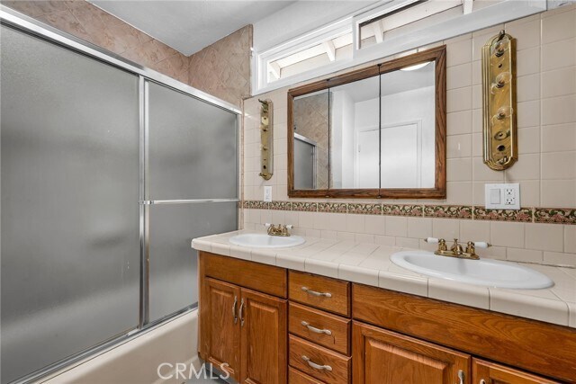 Building Photo - 6139 Tampa Ave