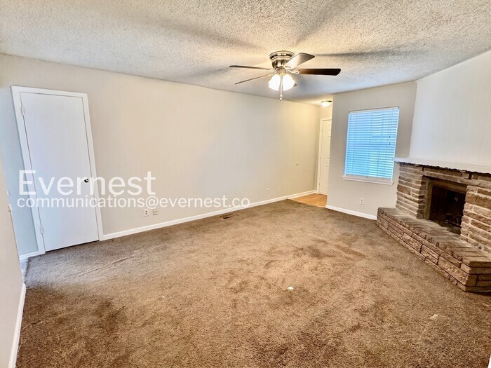 Building Photo - 1756 S Pine Ave