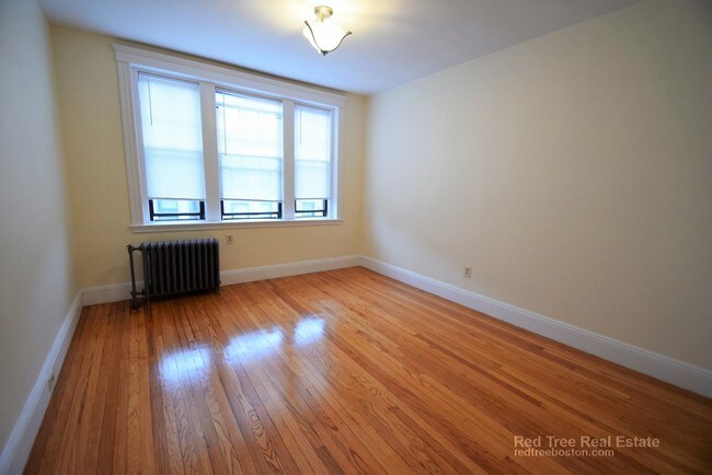 Primary Photo - 6 Sutherland Rd