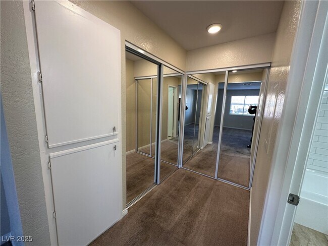 Building Photo - 3151 N Soaring Gulls Dr