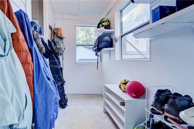 Building Photo - 284 Benton St