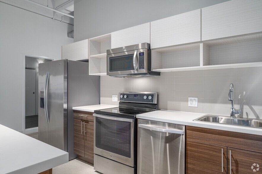 2 BD, 1 BA - 1,087SF - Kitchen - Naia Noir