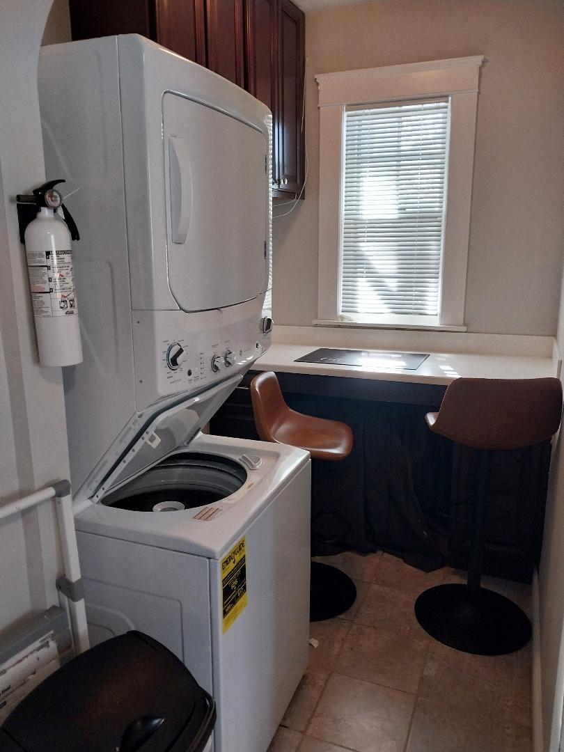 Building Photo - 129 Lyme St