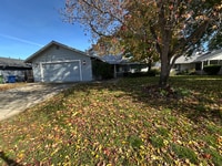 Building Photo - 1917 Trumpet Dr