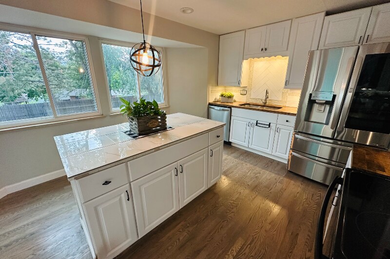 Building Photo - 930 Potter Dr