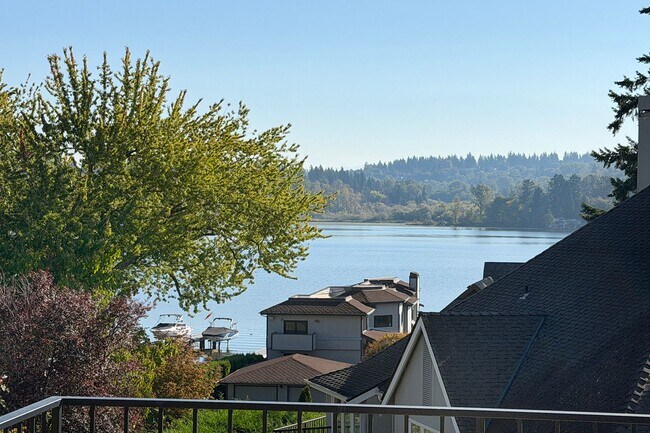 Building Photo - 4bd/4ba Kirkland House