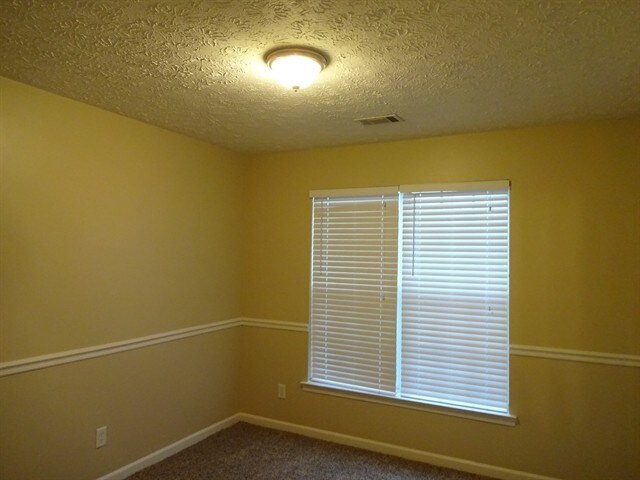 Building Photo - 256 Sandstone Dr