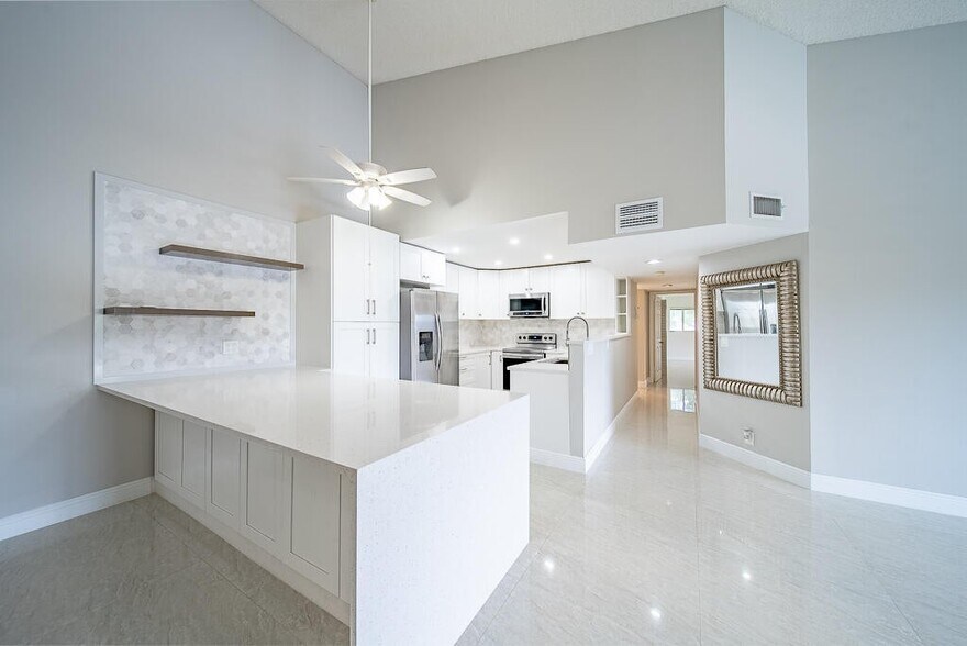 Building Photo - 13810 Oneida Dr