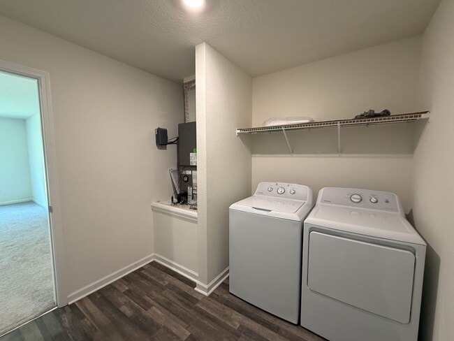Building Photo - 3 Bedroom 2 Bath Home Located off 9 Mile R...