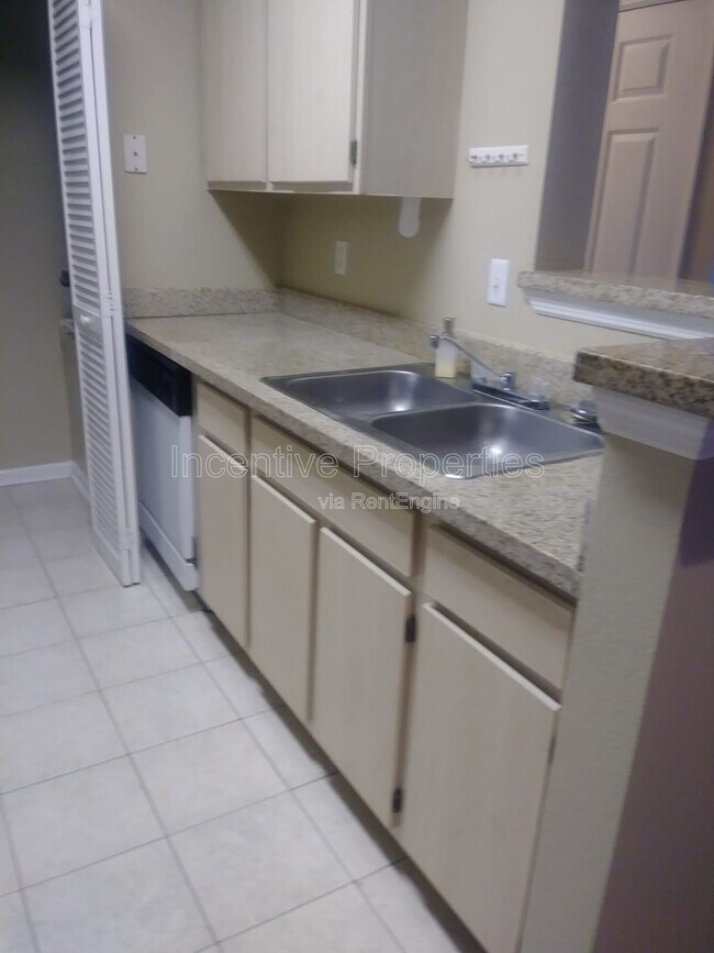 Building Photo - 4356 S Kirkman Rd