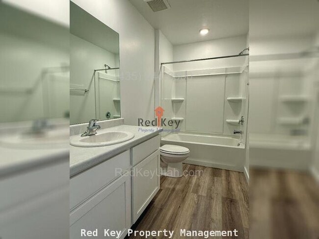 Building Photo - Wayne Way Townhouse