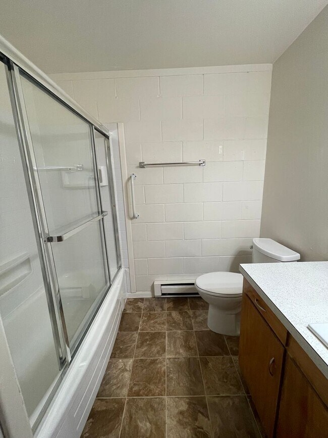 Building Photo - Moore (1371 SE 9th Ave &amp; 1370 SE 10th Ct.)