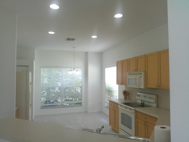 Building Photo - 9834 SW Eastbrook Cir