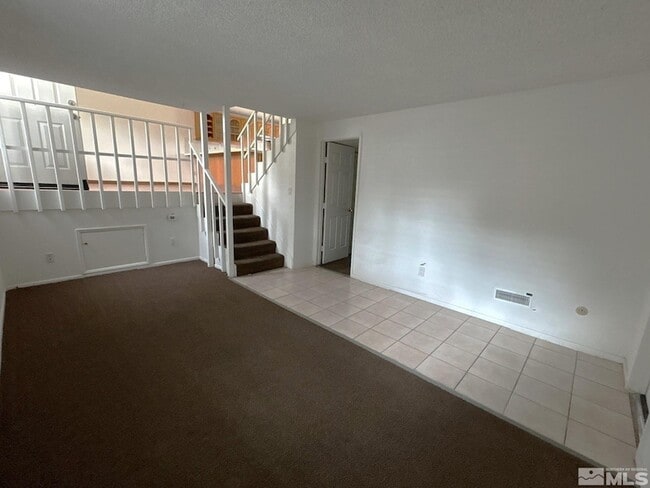Building Photo - 306 E Quail St