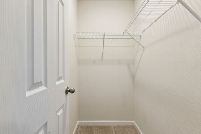 Building Photo - Nearly New 2BR/2.5BA Townhome – Great Loca...