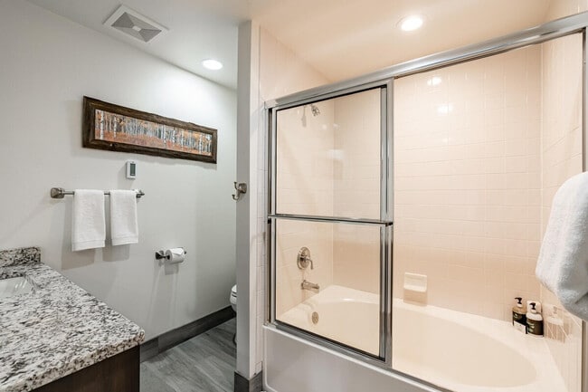 Building Photo - c4 Saddle Ridge Rd