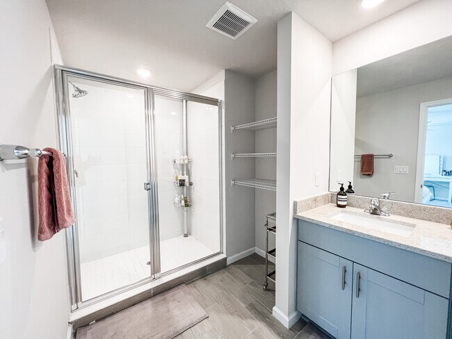 Building Photo - 3937 SE Mentmore Ln