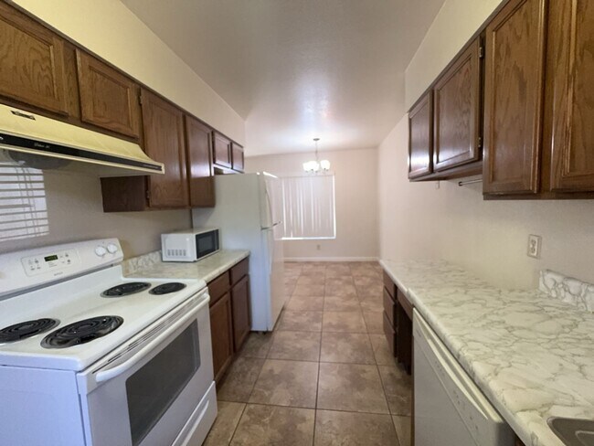 Building Photo - Spacious condo! Includes washer & dryer & ...