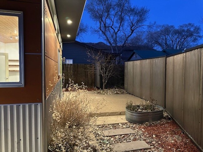 Building Photo - Modern Studio Eastside of Flagstaff- AVAIL...