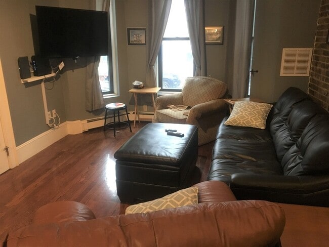 Building Photo - 180 I St