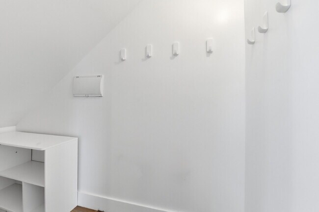 Building Photo - $5,740.95, $300 off the first month's rent, 4 Beds - 5 Bath, Townhouse in Denver with Office!