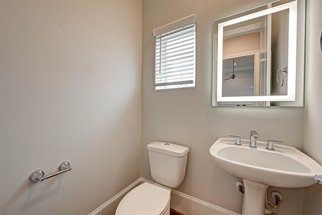 Building Photo - 2234 Lou Ellen Ln