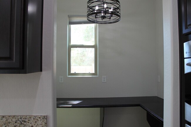 Building Photo - 3458 E Loma Vista St