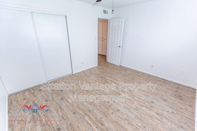 Building Photo - 863 W Ray Rd