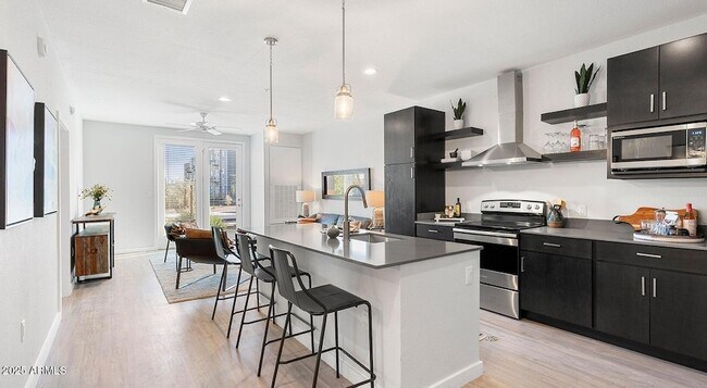 Building Photo - 6025 W Thomas Rd