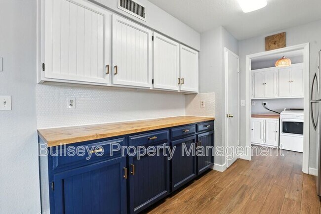Building Photo - 433 S 113th Pl