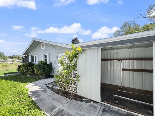 Building Photo - Unfurnished Harbor Hills Home with Creek Views – 3 Bed | 2 Bath