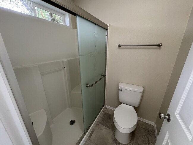 Building Photo - 1/2 OFF 3rd Month's Rent!!  Beautiful 4 Bedroom Clackamas Home