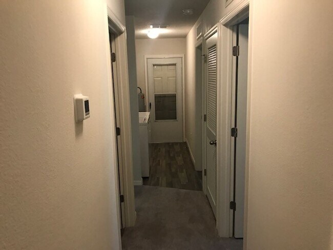 Building Photo - Cute Home Ready for Family