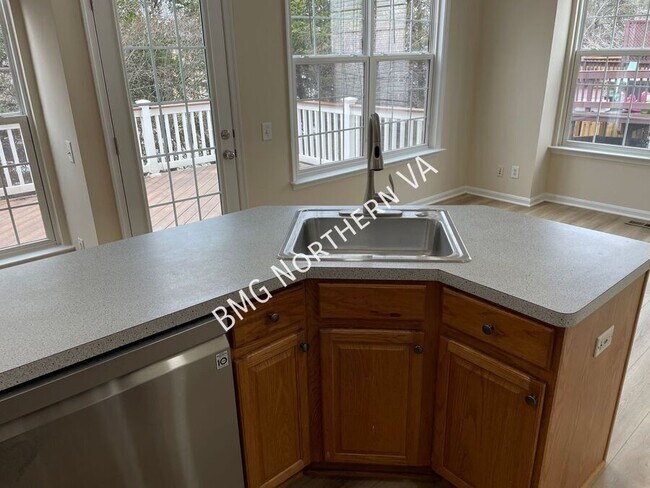 Building Photo - 22525 Maison Carree Square