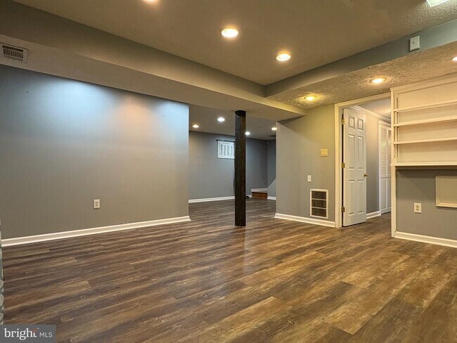 Building Photo - 12654 Valleywood Dr