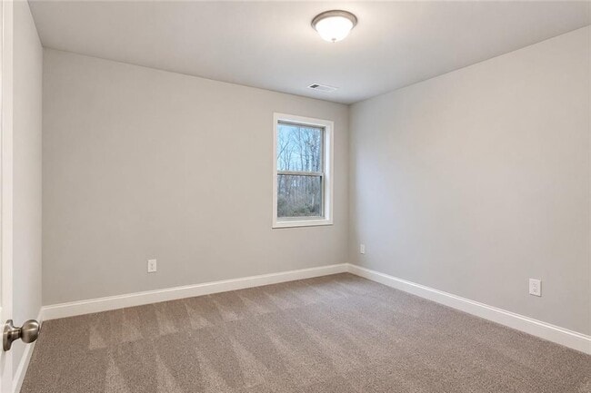 Building Photo - 4462 Silver Oak Dr SW