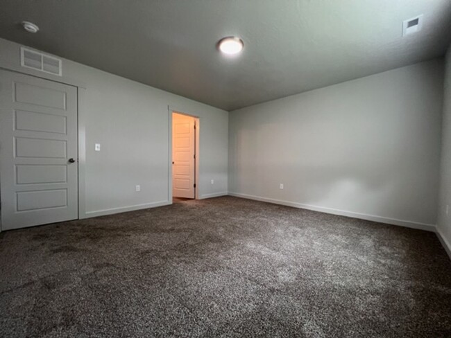 Building Photo - Comfort and Luxury Single Family Home