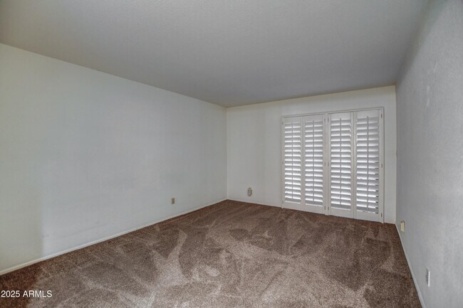 Building Photo - 4303 E Cactus Rd