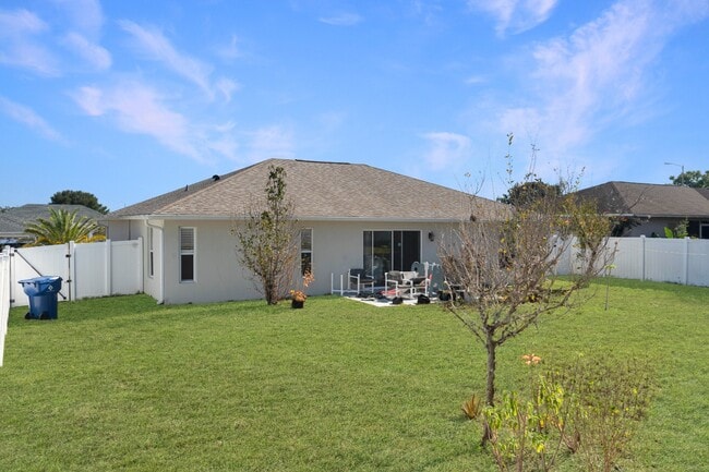 Building Photo - 1117 Peregrine St