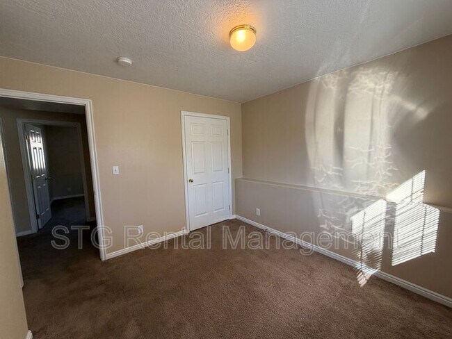 Building Photo - 180 E 100 N